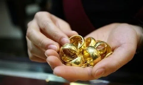 Vợ chồng trẻ kiếm tiền tỷ nhờ bán nhà đất mua vàng