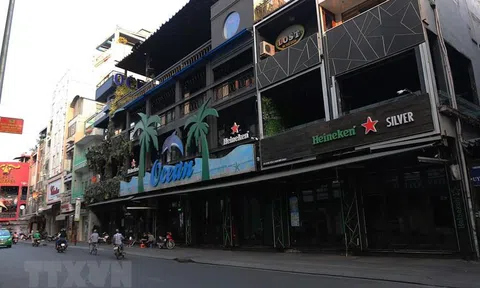 Hình ảnh vắng vẻ khi TP.HCM tạm ngừng các hoạt động kinh doanh dịch vụ