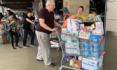 Các siêu thị ở châu Âu và Nhật Bản cháy hàng vì mối lo virus corona