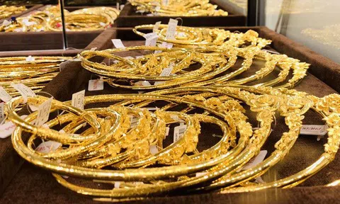 Giá vàng hôm nay 18/3, lao dốc choáng váng rồi bật tăng trở lại