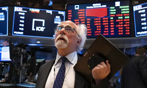 Phố Wall giảm mạnh nhất kể từ ‘thứ Hai đen’, suýt ngừng giao dịch lần 2 trong phiên