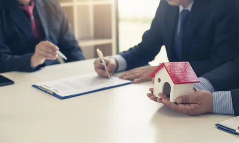 Mua nhà đất thế chấp ngân hàng: Tưởng 'khôn' hóa 'dại'!