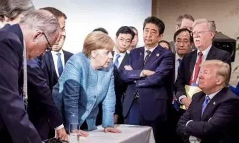 Donald Trump ra đòn không báo trước, 1 đêm 'đỏ lửa' toàn cầu