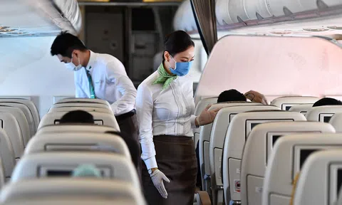 Tiếp viên hàng không: 'Làm không lương, về thì sợ lây bệnh cho cả nhà'