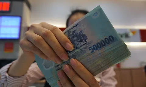 Lãi suất tiết kiệm liên tục giảm