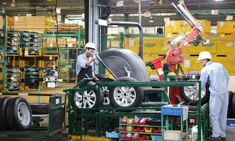 Nguy cơ đóng cửa nhà máy, ôtô xin giảm 50% thuế phí cho khách mua xe