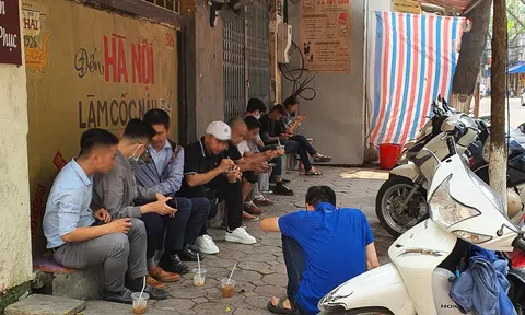 'Còn tụ tập uống cà phê thì còn nguy cơ lây dịch Covid-19'