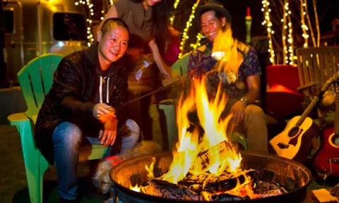 Tỷ phú người Mỹ gây bất ngờ khi sống trong căn nhà di động 20m2 ở công viên