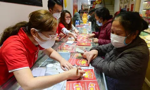 Vàng quay đầu giảm, người mua buổi sáng đã lỗ cả triệu đồng