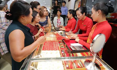 Giá vàng hôm nay 24/3: Mỹ làm tới, vàng tăng vọt