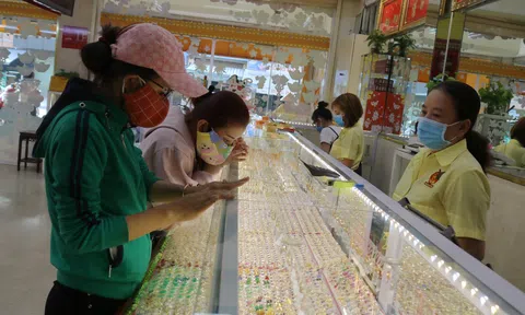 Giá vàng nhẫn thấp hơn giá vàng miếng gần 2 triệu đồng/lượng