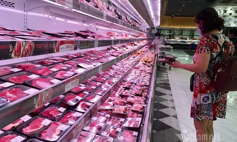 Rau quả, thực phẩm chất như núi, siêu thị vắng khách mua