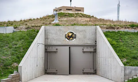 Giới siêu giàu đáp máy bay đến boongke tận thế trốn đại dịch Covid-19