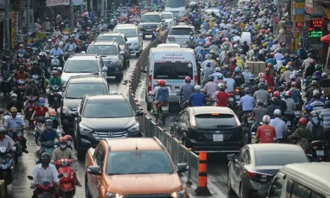 Mua nhà ngoại thành và ôtô để đi lại, chúng tôi không trụ được vì quá tốn