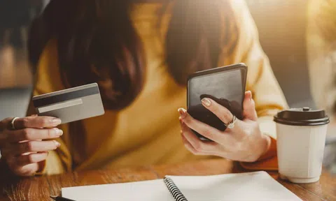 Tiết kiệm được 50 triệu đồng nhưng không muốn gửi ngân hàng, chị em nên sử dụng nó như thế nào là hợp lý nhất