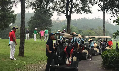 “Tắc đường” tại sân golf Đại Lải, Tam Đảo do quá đông khách đến chơi