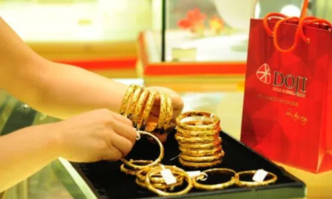 Giá vàng hôm nay 18/4: Nhu cầu giảm, giá đi xuống