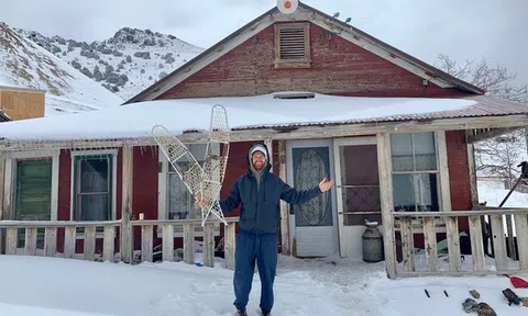 Người đàn ông mua nguyên thị trấn tại Mỹ và đang tự cách ly ở đó