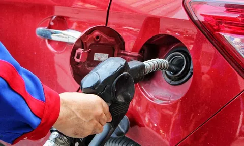 Đòi cấm nhập khẩu xăng dầu, phải nghĩ đến người tiêu dùng