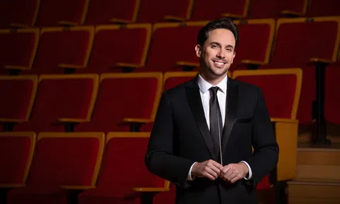 Nhạc trưởng Olivier Ochanine và những “thông điệp” chống dịch Covid vô cùng lạc quan