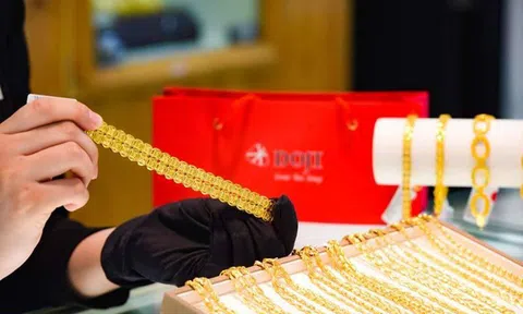 Giá vàng hôm nay 22/4, vàng giảm mạnh, dầu rơi không đáy