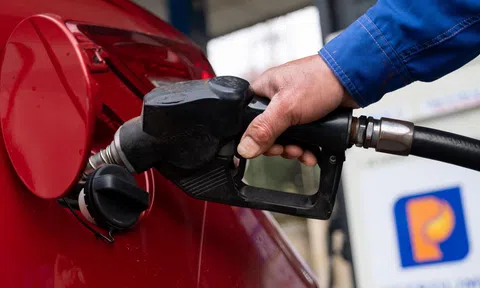 Giá xăng sẽ rẻ hơn nữa vào ngày mai?