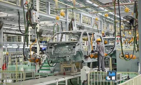 Các "ông lớn" xe hơi đồng loạt dừng hoạt động, đại lý xe cũ lo phá sản