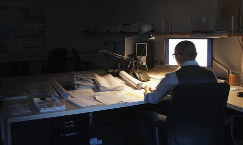 Sếp viện cớ 'làm việc ở nhà mùa dịch' để không trả lương ngoài giờ