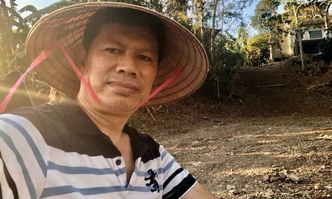 Sếp tổng ở ẩn làm nông, đi bán bia và... thi chống đẩy