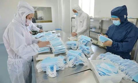 Thị trường khẩu trang, bảo hộ nóng rực, cò nhảy vào 'đông như quân Nguyên'