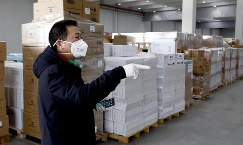 Trung Quốc ép Ý mua lại lô khẩu trang từng quyên góp cho tâm dịch Vũ Hán
