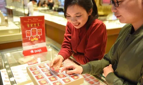 Giá vàng hôm nay 2/5: Mất ngưỡng an toàn, ồ ạt bán tháo