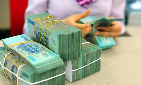 Lãi suất dài hạn không giảm, gửi tiết kiệm ung dung hưởng lợi