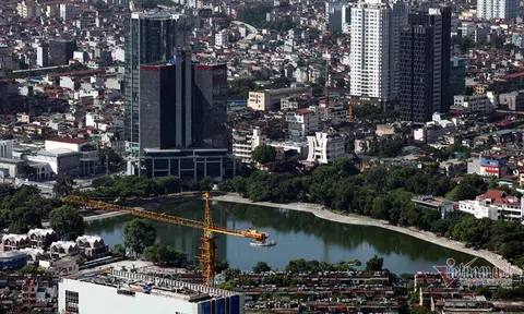 Biến động nhà đất 4 năm mới gặp, 'bắt đáy' hay găm tiền chờ giảm giá?