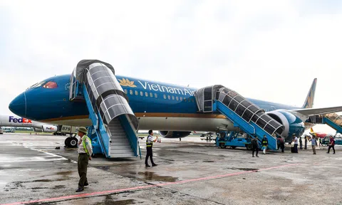 Vietnam Airlines lỗ 2.600 tỷ, dòng tiền kinh doanh âm 3.800 tỷ