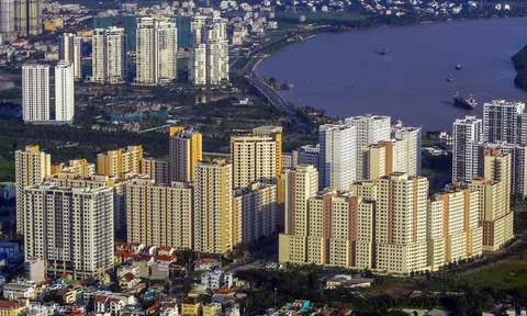 'Bất động sản trong nước đối mặt hiệu ứng domino'