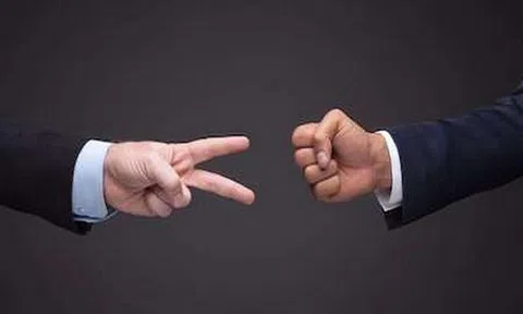 Bất ngờ được tòa xóa nợ 12 tỷ do thua oẳn tù tì