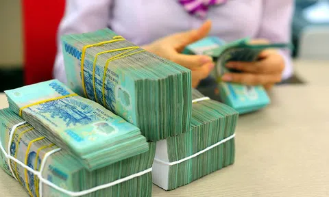 Sẽ có làn sóng rút tiền gửi tiết kiệm chuyển sang đầu tư chứng khoán, bất động sản?