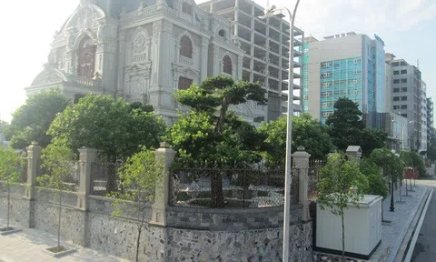Choáng ngợp tòa "lâu đài" 4 mặt tiền, 5 triệu đô của đại gia Hà Nam