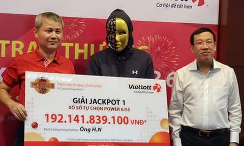 Tỷ phú trúng 192 tỉ Vietlott: Sẽ đọc báo để học cách tiêu tiền, vẫn giấu vợ con một thời gian nhằm tìm hiểu phản ứng vì "lấy vàng thử đàn bà..."