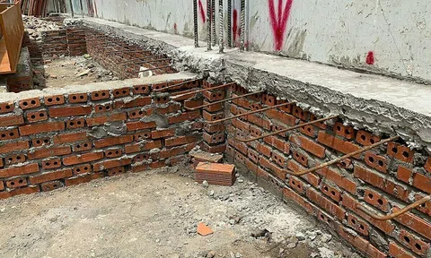 Tôi bị hàng xóm đòi 100 triệu vì xây lấn 1,75 m2 đất