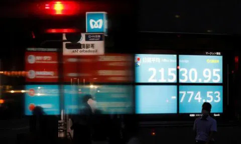 Chứng khoán toàn cầu sụt giảm do lo ngại COVID-19 'trở lại'