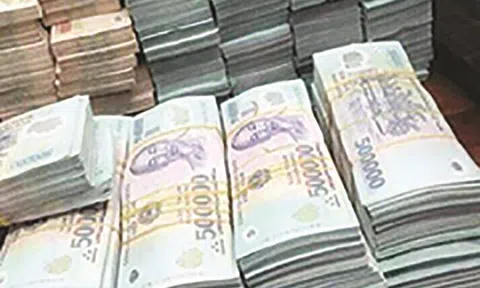 Thừa tiền - dấu hiệu của tăng trưởng yếu