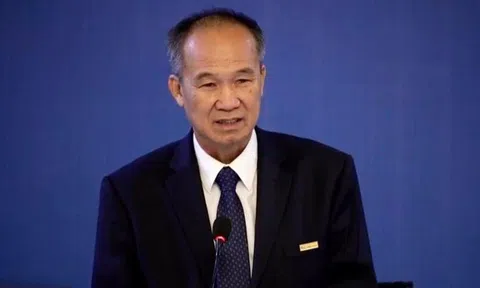 Chủ tịch Sacombank Dương Công Minh: 'Chúng tôi trên đe dưới búa'