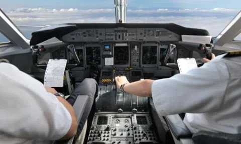 27 phi công Pakistan bị tạm đình chỉ bay: còn 16 phi công 'vô chủ'?