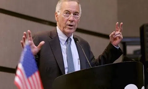 Giáo sư nổi tiếng của Mỹ gây sốc khi ví Việt Nam như 'quả táo hỏng' trong cuộc chiến chống COVID-19