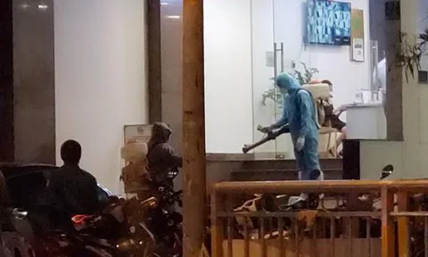 Phun thuốc khử trùng khách sạn đối diện bệnh viện Chợ Rẫy