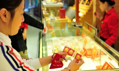 Giá vàng tiếp tục 'thăng hoa', vọt lên 54 triệu đồng/lượng