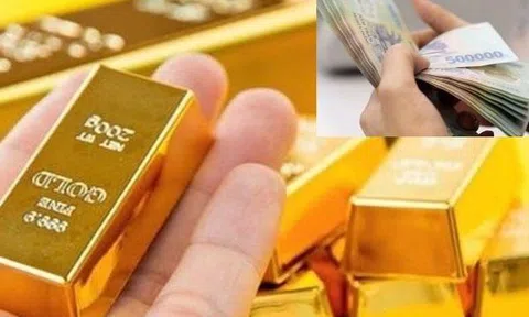Lãi suất thấp, tôi có nên rút tiền tiết kiệm ra mua vàng?