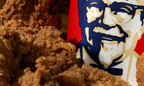 Nhờ 20 suất KFC, cảnh sát bắt quả tang tiệc trái phép